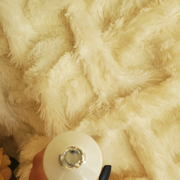 New. Burts bees foot creme. 4 oz. - Picture 2 of 3